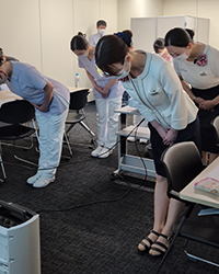 各院の新入社員向けに接遇マナー研修を実施