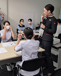 各院の新入社員向けに接遇マナー研修を実施
